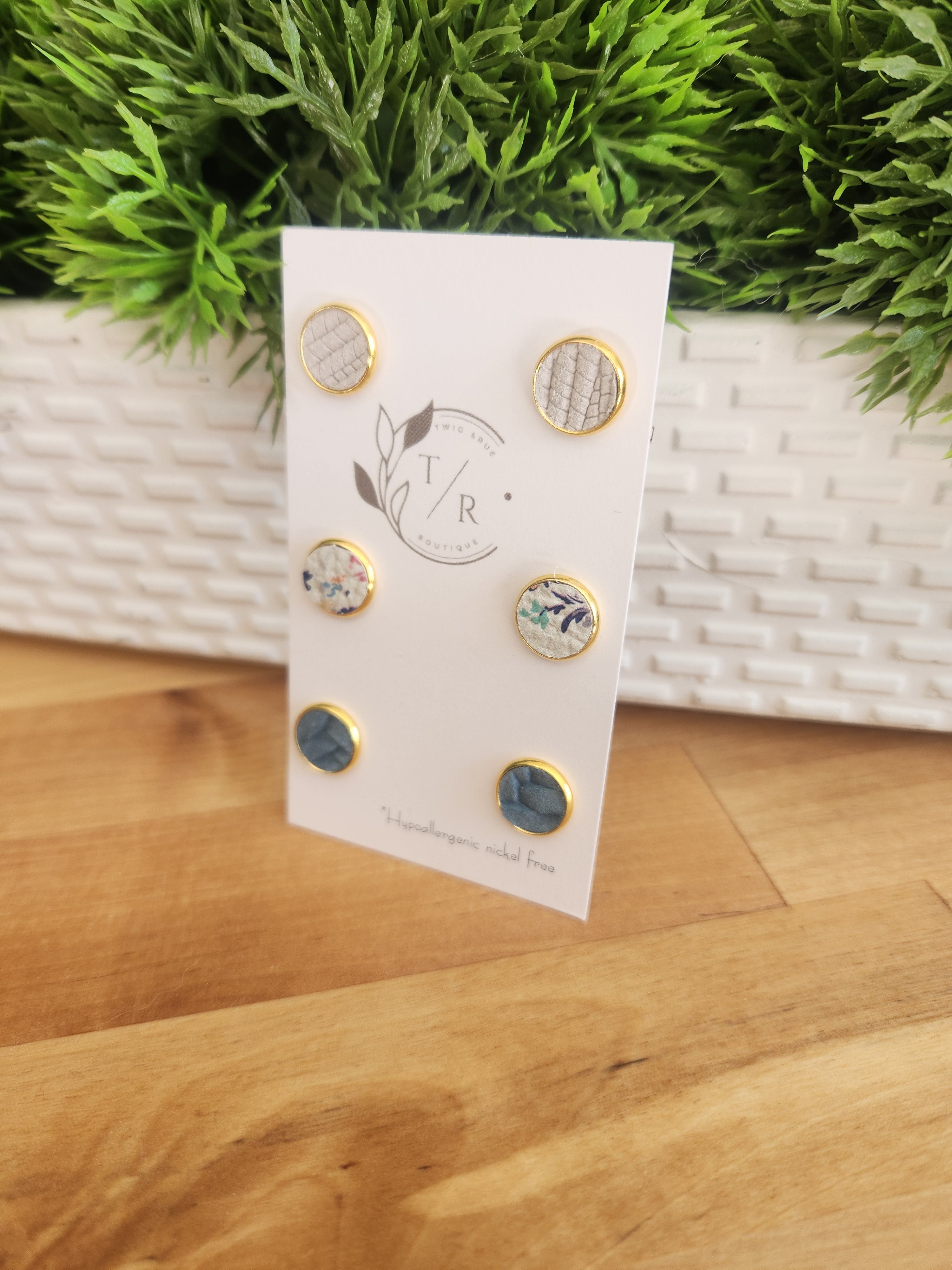 Triple Leather button sets