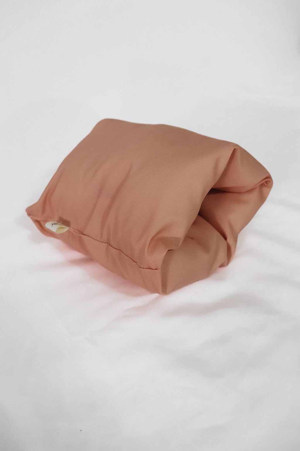 Ribbon Wipeable Cradle Arm Pillow