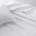 3-Piece Oversized Medallion Quilt Set - Clara Collection