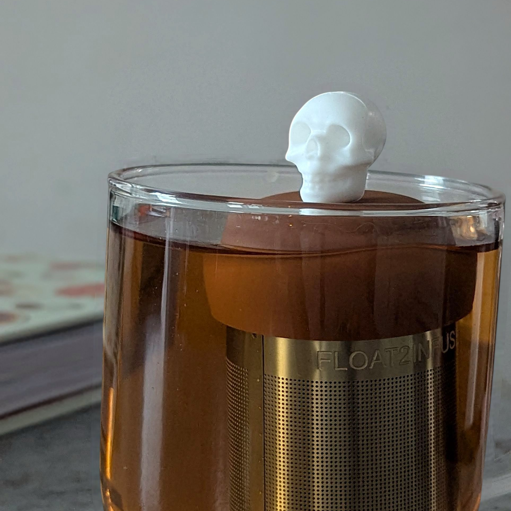 White Skull Floating Tea Steeper l light brown