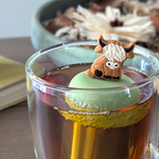 2D Highland Cow Floating Tea Steeper